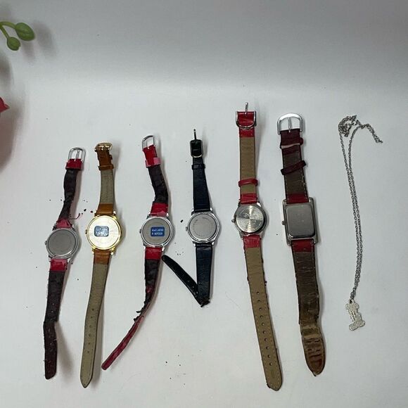 Lot of 7 Mickey Mouse Watches & Necklace - Picture 7 of 7